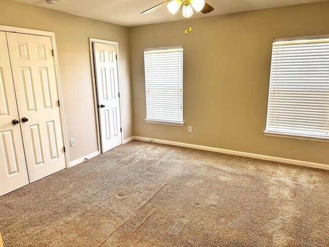 Building Photo - 1500 Calming Water Dr