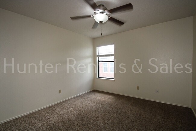 Building Photo - 1802 Mattie Dr