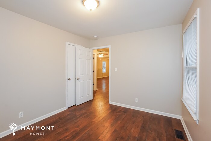 Building Photo - 731 Inver Ln