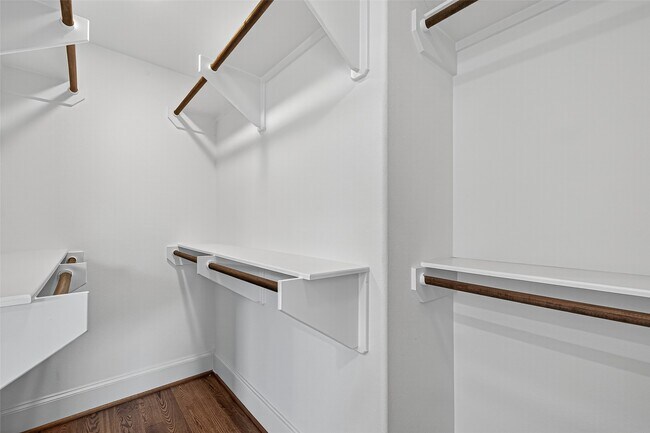 Building Photo - 1630 W 24th St