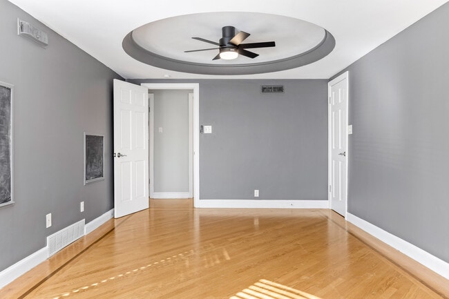 Building Photo - 221 Brighton Way