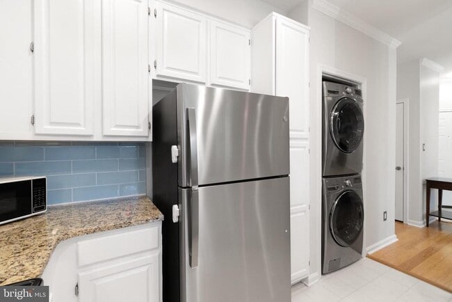 Building Photo - 6944 Ellingham Cir