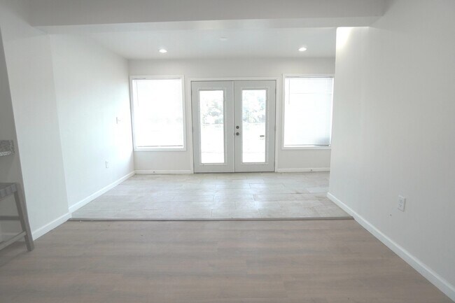 Building Photo - 5801 Juniper Ave