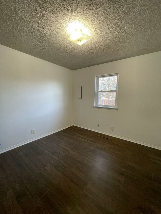 Building Photo - 618 Wilson St