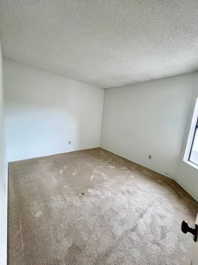 Building Photo - HUGE 2BD/2BA CLAIREMONT CONDO W/ 2 CAR GARAGE - ONLY $3,295/MONTH