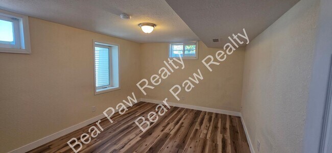 Building Photo - 1119 Converse Ave