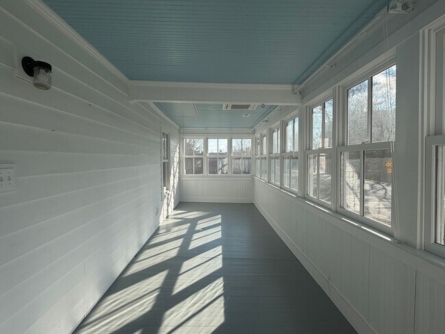 Building Photo - 5826 Railroad Ave