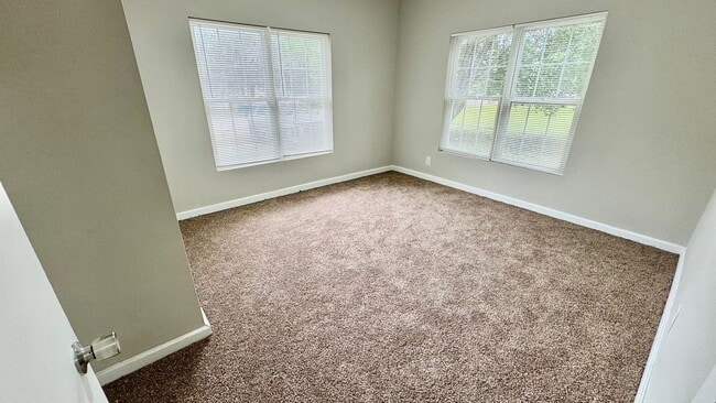 Building Photo - Spacious 3 Bedroom Home with Modern Updates & Shop