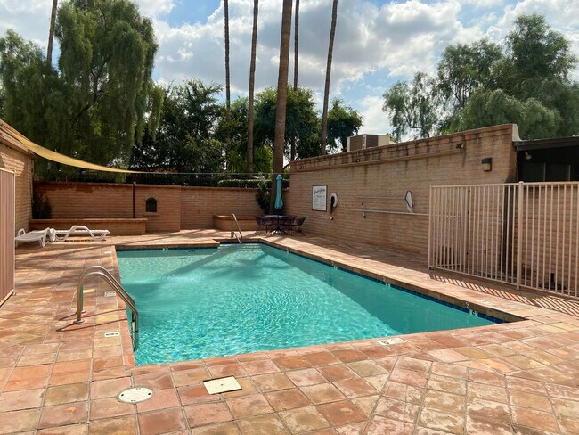 Building Photo - 3046 N 32nd St