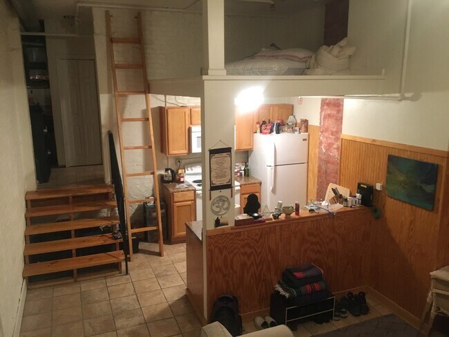 Building Photo - 400 E Clayton St