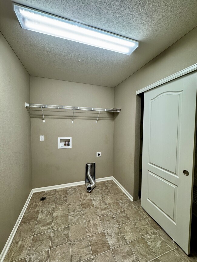 Building Photo - 25980 E Davies Dr