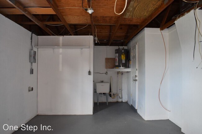Building Photo - 2 br, 1.5 bath House - 10930 Norwood Av