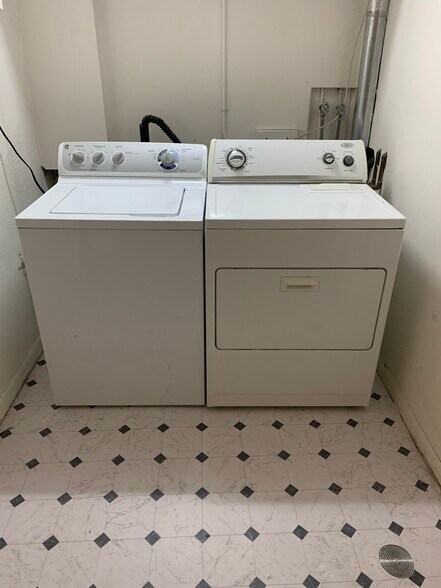 Building Photo - 3251 Sheridan Blvd