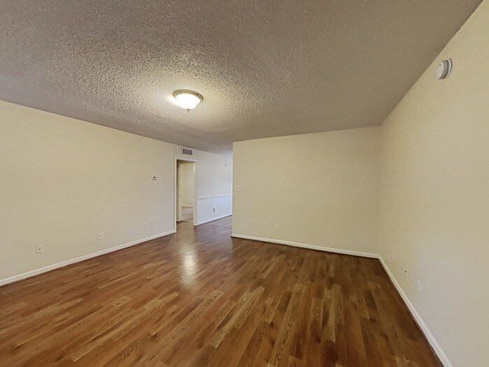 Building Photo - 315 Honeywood Ln