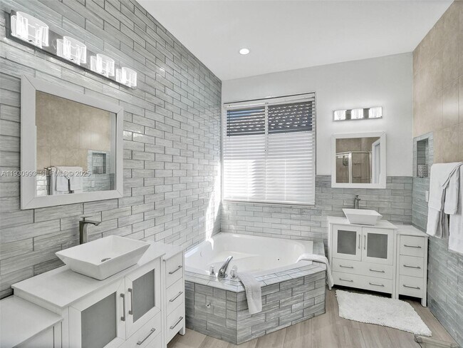 Building Photo - 4310 NW 63rd Ave