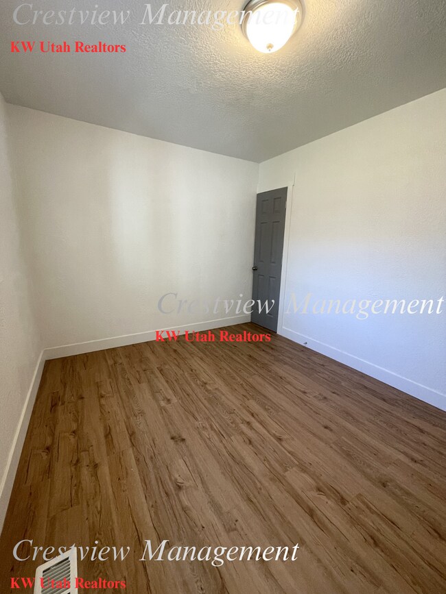 Building Photo - 452 E Lambourne Ave