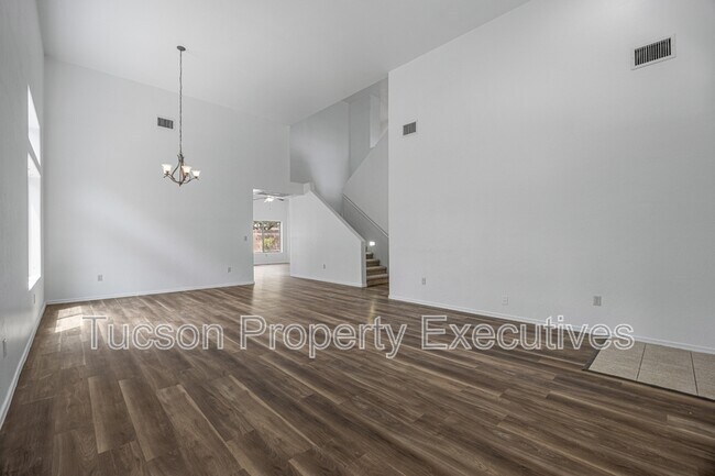 Building Photo - 7585 E Picket Fence Ln