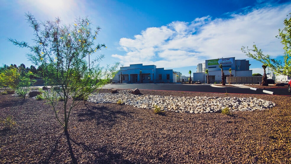 Building Photo - Nevarez Palms