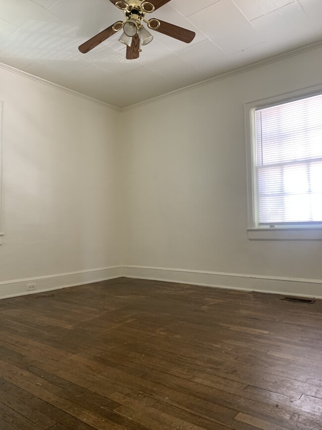 Building Photo - 1105 N Charlotte Ave