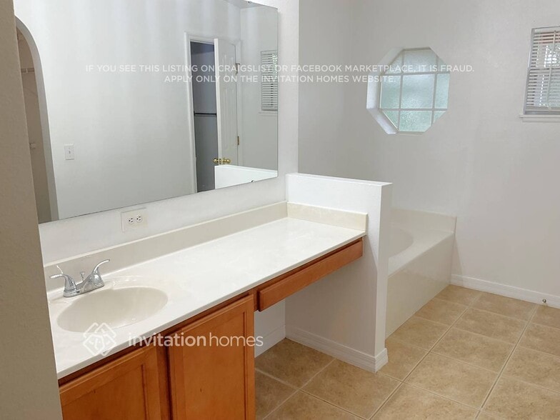 Building Photo - 1450 Mycroft Dr