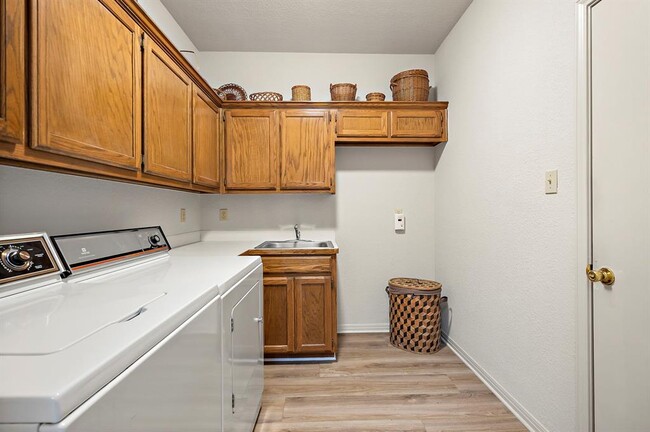Building Photo - 10900 Peale Ct