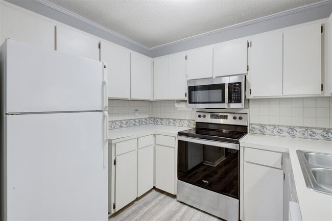Building Photo - 7945 Parklane Court Apt #E, North Charlest...