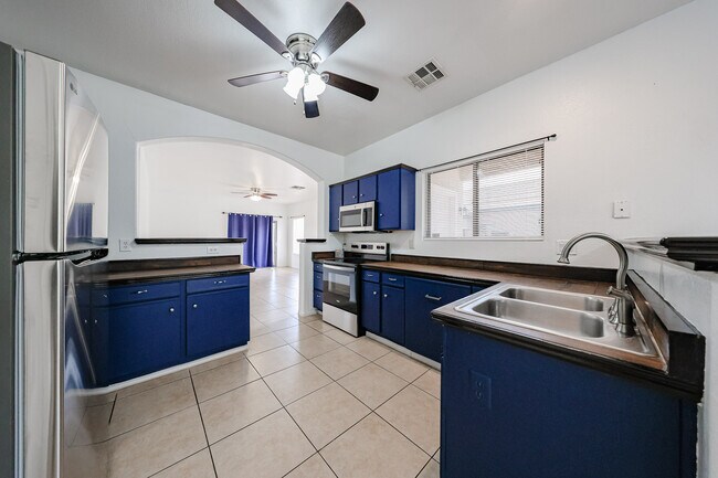 Building Photo - 619 N 70th Ave