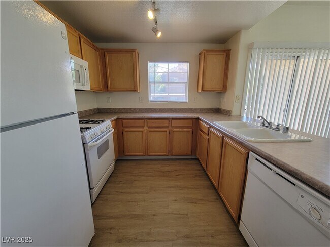 Building Photo - 3822 Ormond Beach St