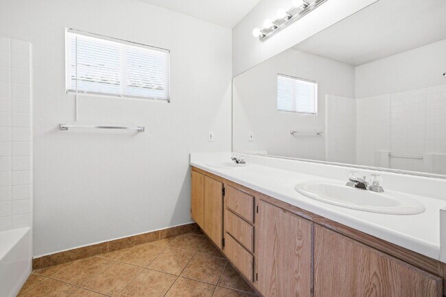Building Photo - "Modern Comfort Close to Nellis Airforce Base: Spacious 3-Bed Home with 2.5 Baths in Vibrant Las ...