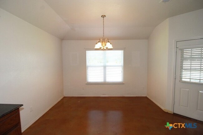 Building Photo - 401 Rainbow Court