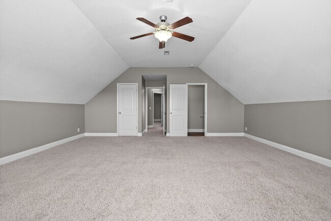 Building Photo - Three Bedroom with Bonus in Franklin Meadows!