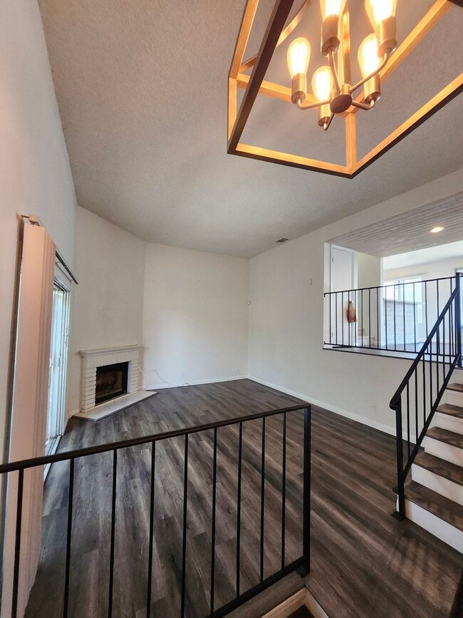 Building Photo - 3-Story Condo in West Covina