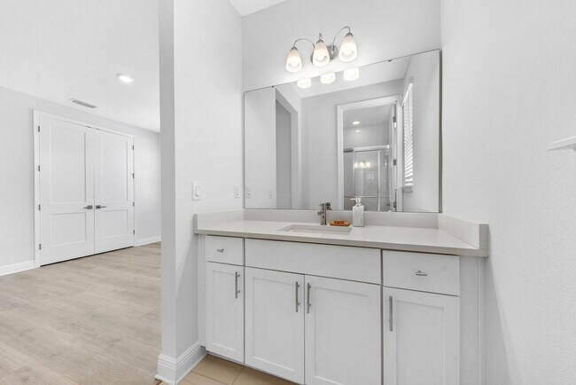 Building Photo - 3 Bedroom, 2.5 Bath Townhome in BEACHWALK ...