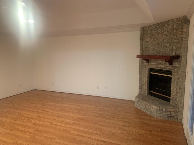 Building Photo - 343 Ruckel Dr