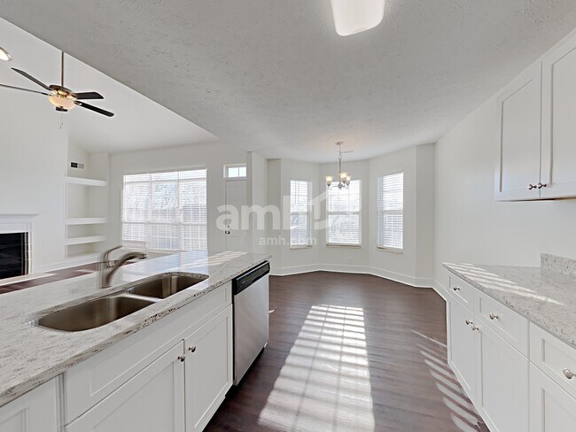 Building Photo - 3112 Creekview Ln