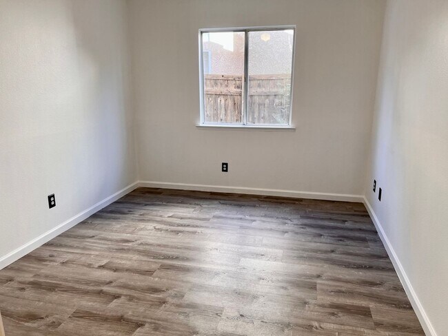 Building Photo - $2,450 Shields & Clovis 3 Bed/ Swimming Pool, Judy Ave.