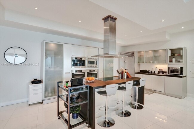 Building Photo - 18201 Collins Ave