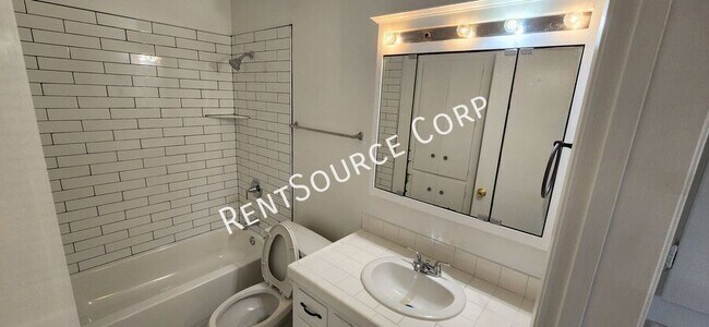 Building Photo - 1359 Springfield St
