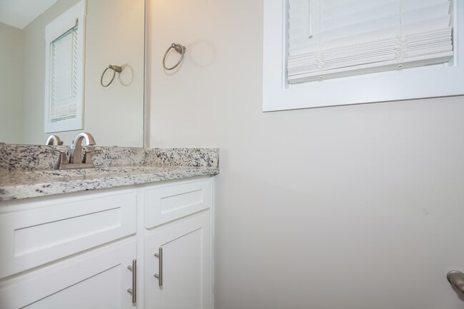 Building Photo - 607 N Scruggs St