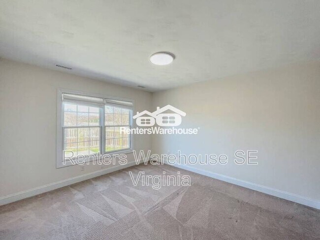 Building Photo - 100 Burnetts Ct