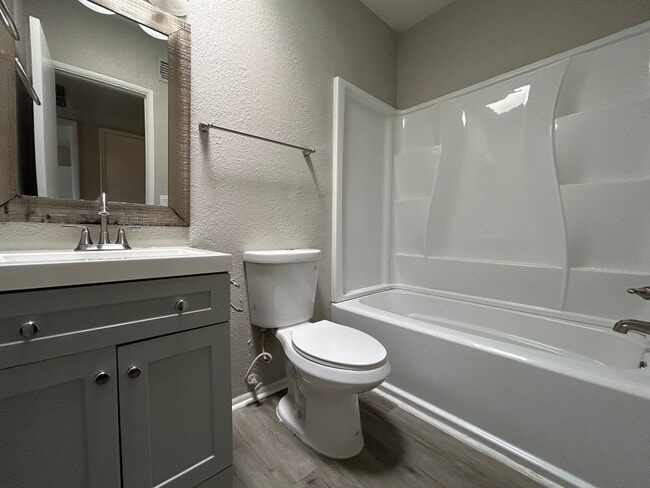 Building Photo - 6046 W Townley Ave