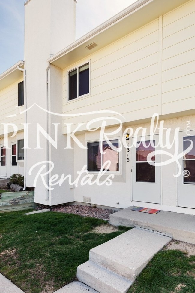 Building Photo - Great 2-Story Townhome in Soaring Eagle