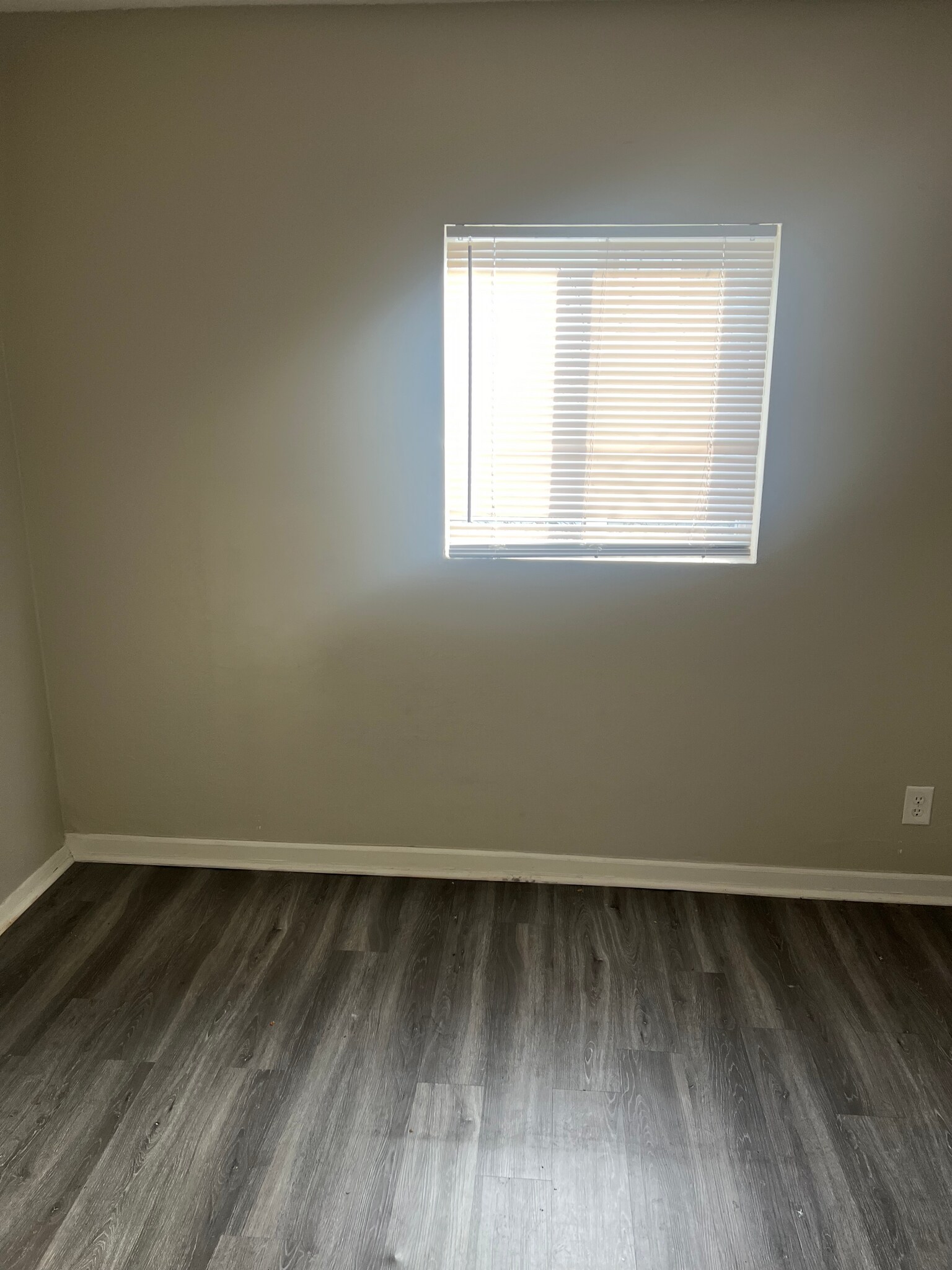 Building Photo - 2178 White Ave