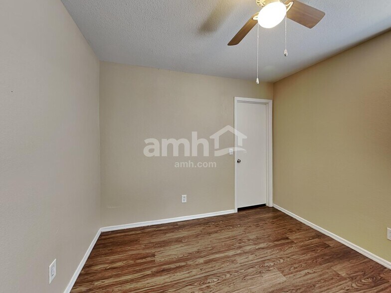 Building Photo - 2715 N 90th Ave