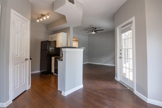 Building Photo - 2320 Gracy Farms Ln