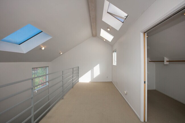 Bed usually goes at this end of mezzanine - 3016 Ruskin St