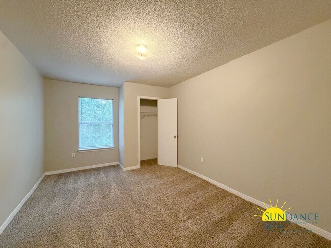 Building Photo - Newly Renovated 3 Bedroom Townhouse in Fort Walton Beach!