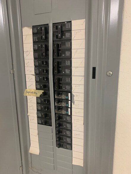 Building Photo - 221 Beech Way NW