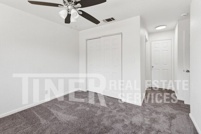Building Photo - 4812 Robert Frost Way