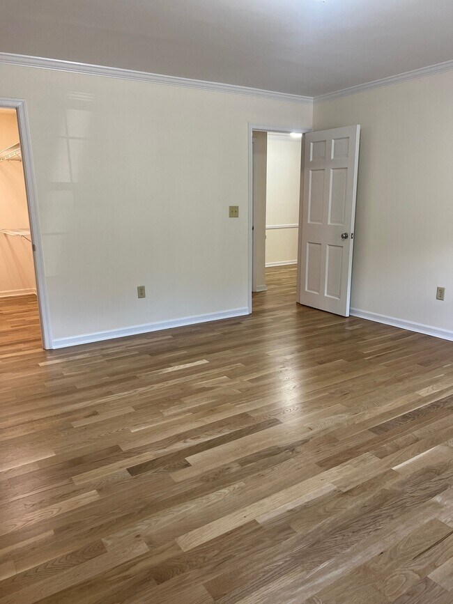 Building Photo - 662 Goffle Rd